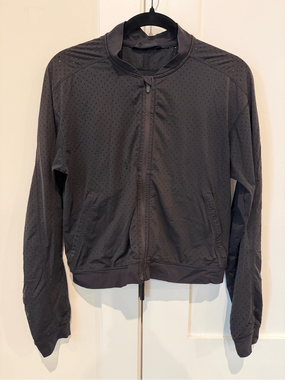 LULULEMON Athletica Black Perforated Bomber Jacket Mesh Sz‎ 6 EUC Athleisure - Picture 3 of 9